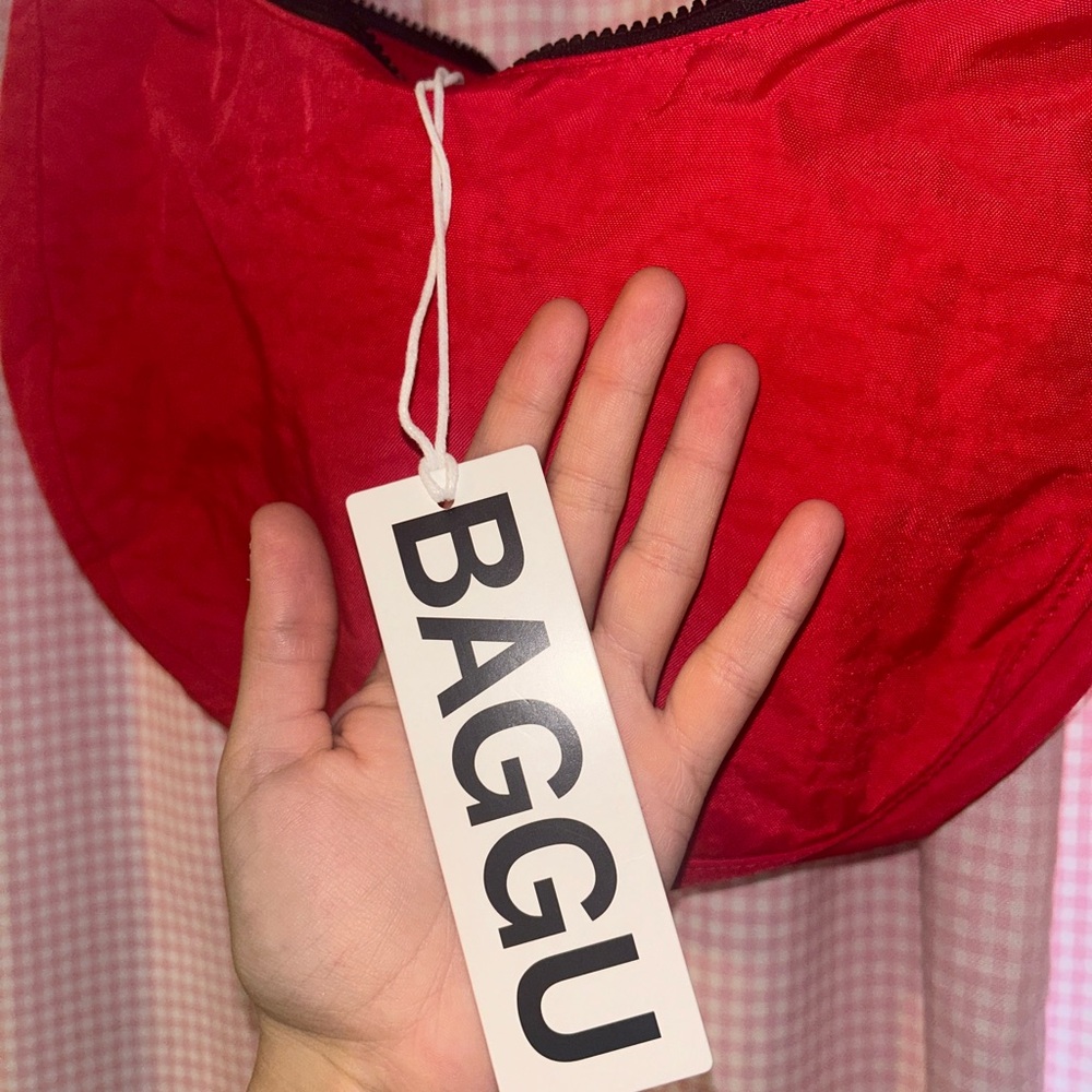 BAGGU Medium Crescent in Candy Apple Red